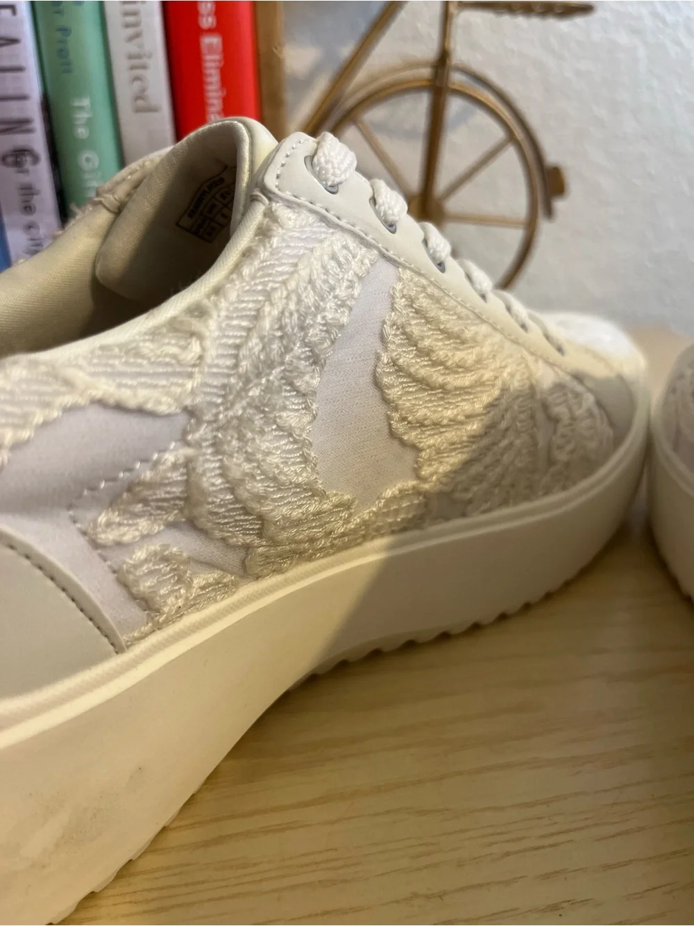 Vionic White Lace-Up Floral Detail Sneakers